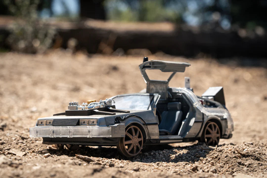 Back to the Future Part III (rail version) die-cast 1:24 scale "Hollywood Rides" light-up DeLorean Time Machine