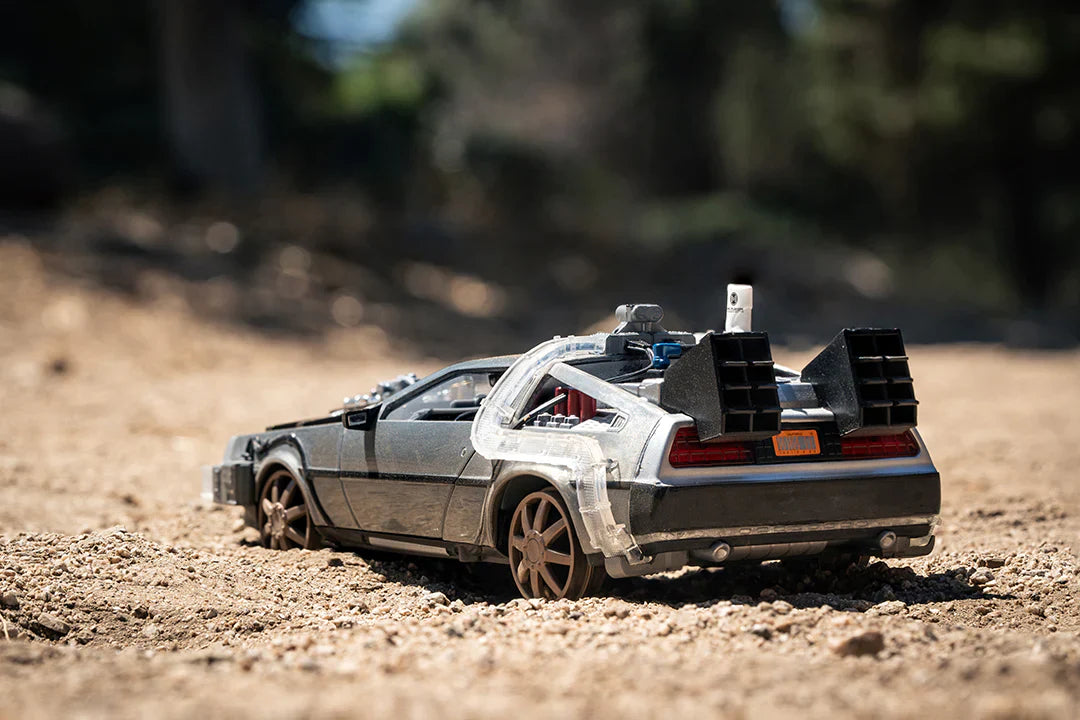 Back to the Future Part III (rail version) die-cast 1:24 scale "Hollywood Rides" light-up DeLorean Time Machine