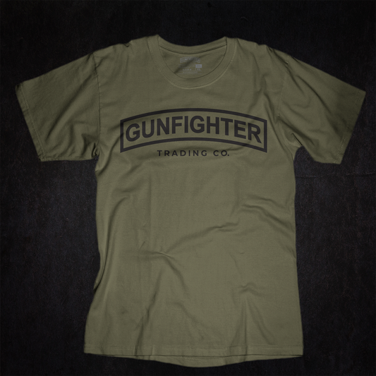 GUNFIGHTER TAB TEE - GREEN/BLACK