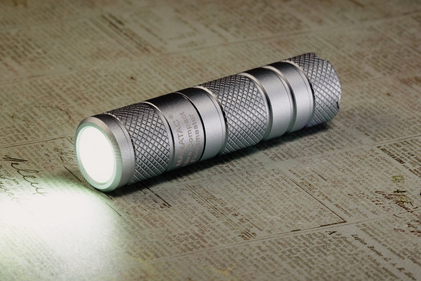 Ultra Compact Floodmaster AA / 14500 Flashlight by Maratac®