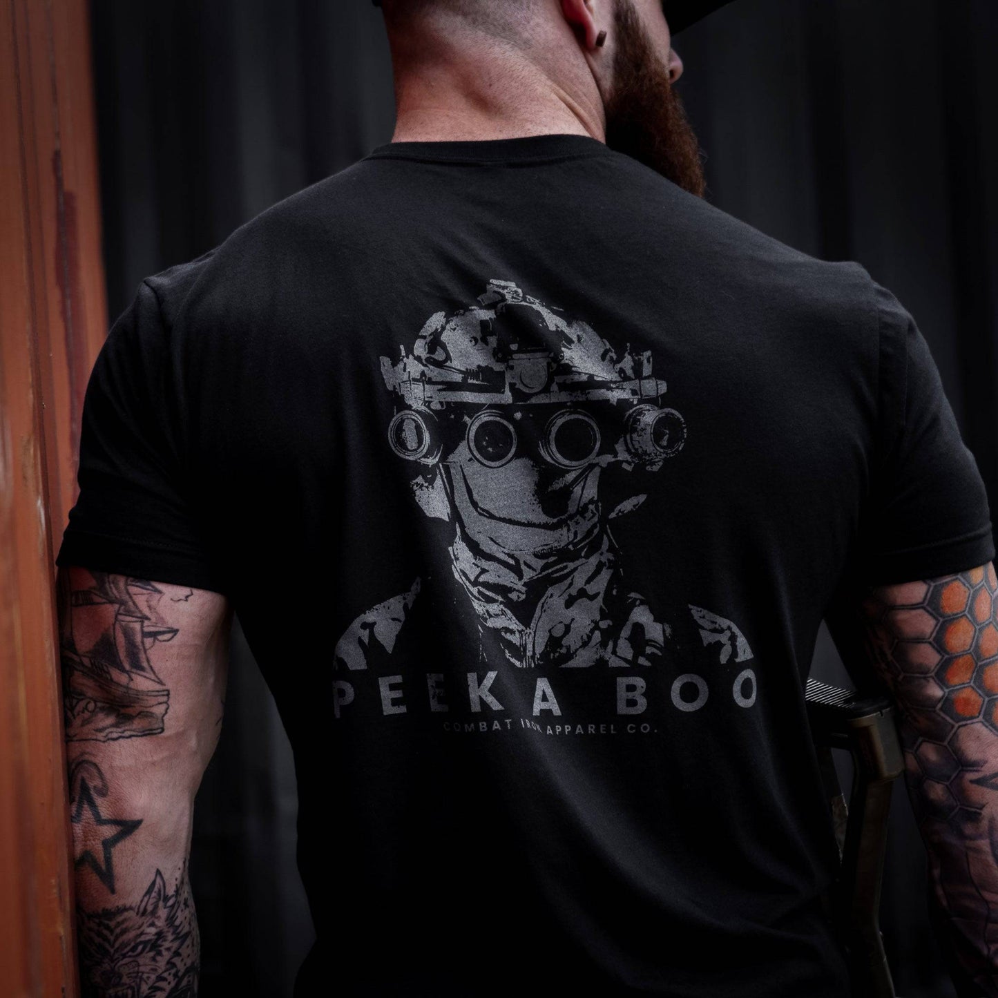 PEEK A BOO OPERATOR SKULL Men's T-Shirt