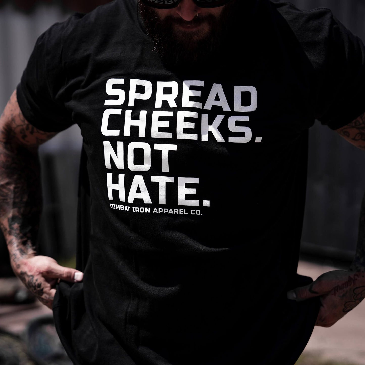 SPREAD CHEEKS. NOT HATE. MEN'S T-SHIRT