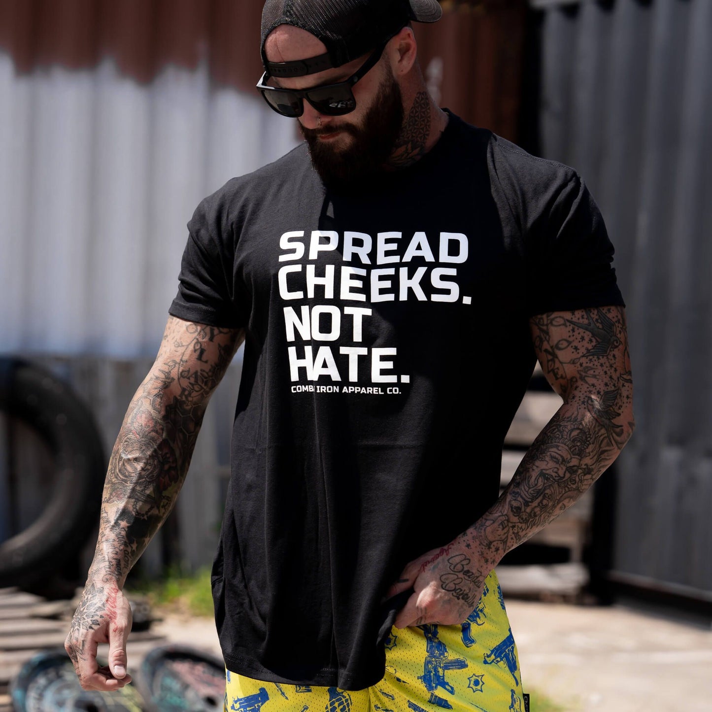 SPREAD CHEEKS. NOT HATE. MEN'S T-SHIRT