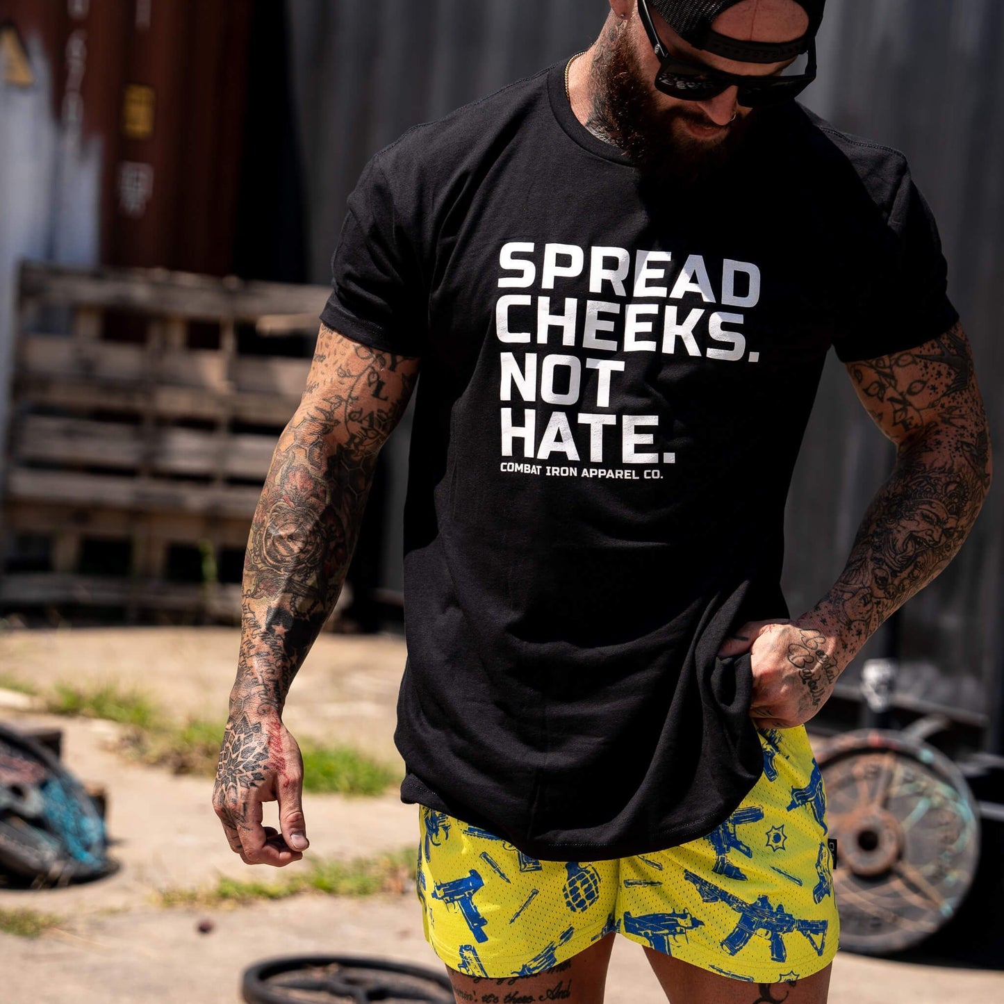 SPREAD CHEEKS. NOT HATE. MEN'S T-SHIRT