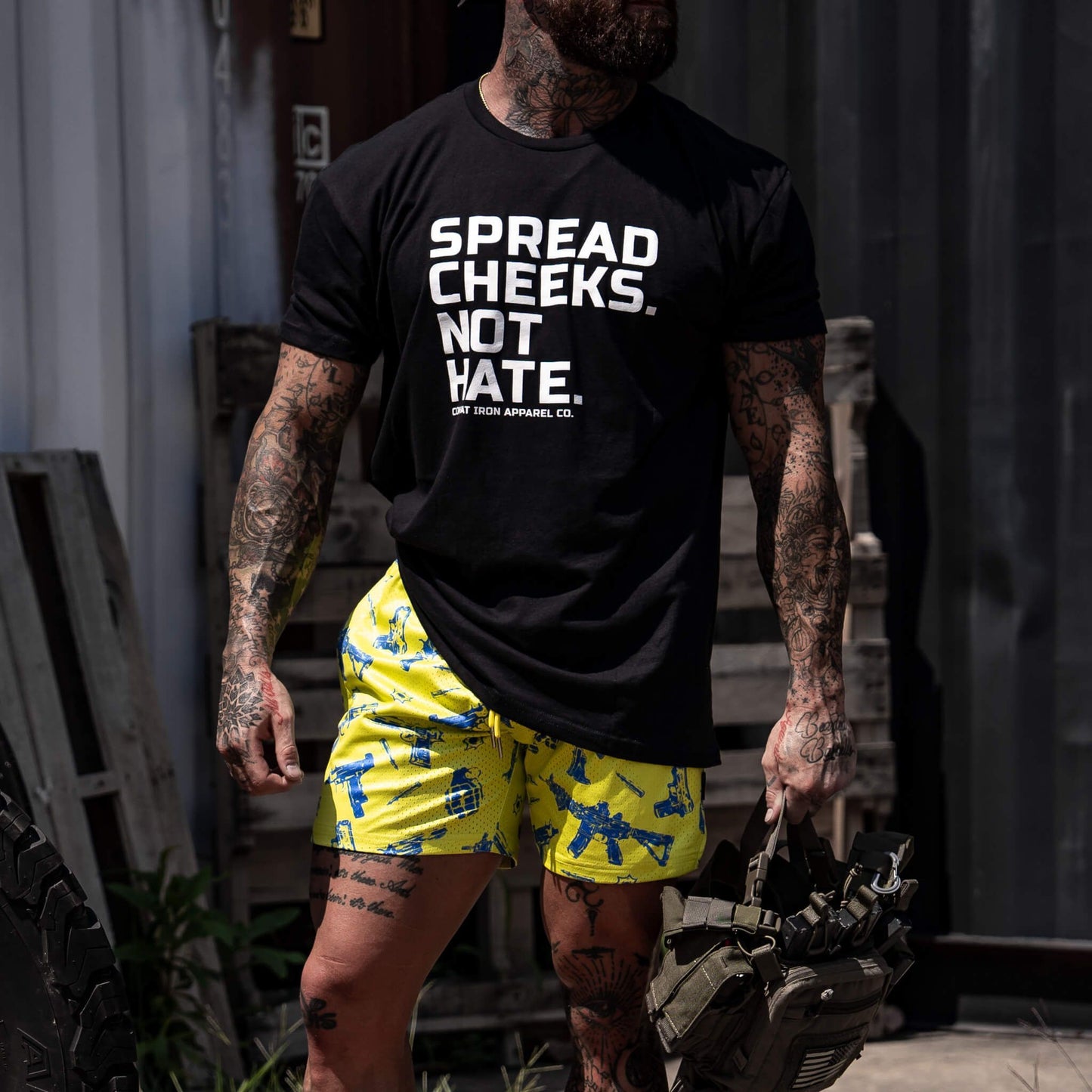 SPREAD CHEEKS. NOT HATE. MEN'S T-SHIRT