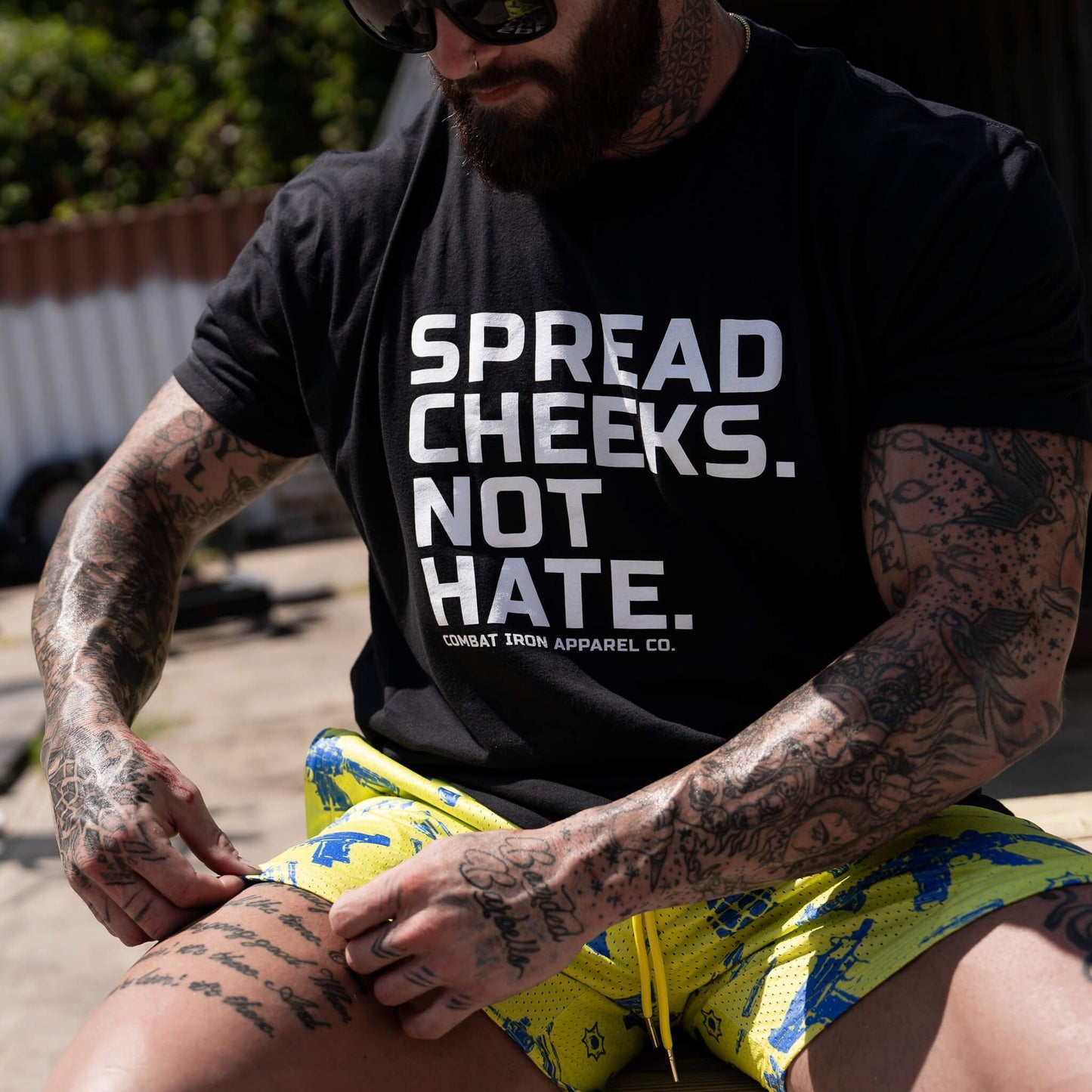 SPREAD CHEEKS. NOT HATE. MEN'S T-SHIRT