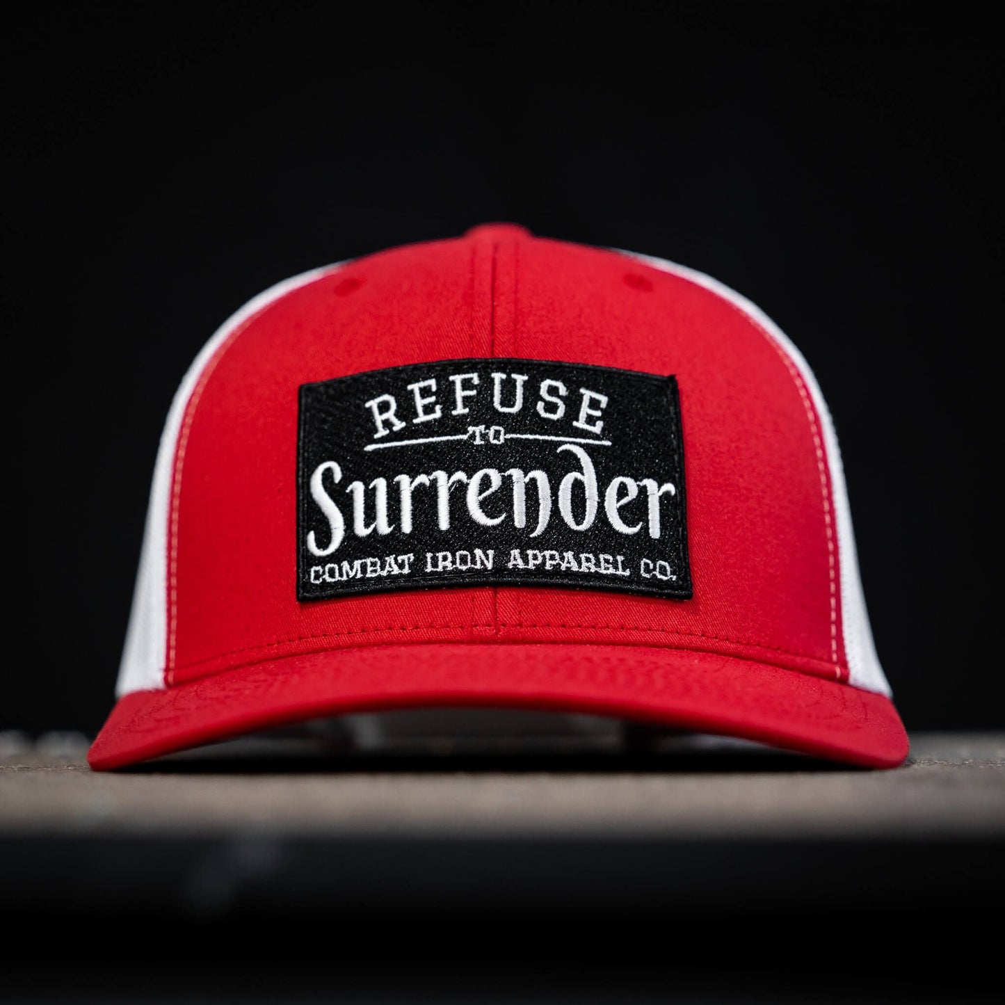 REFUSE TO SURRENDER BLACK/WHITE PATCH MID-PROFILE MESH SNAPBACK