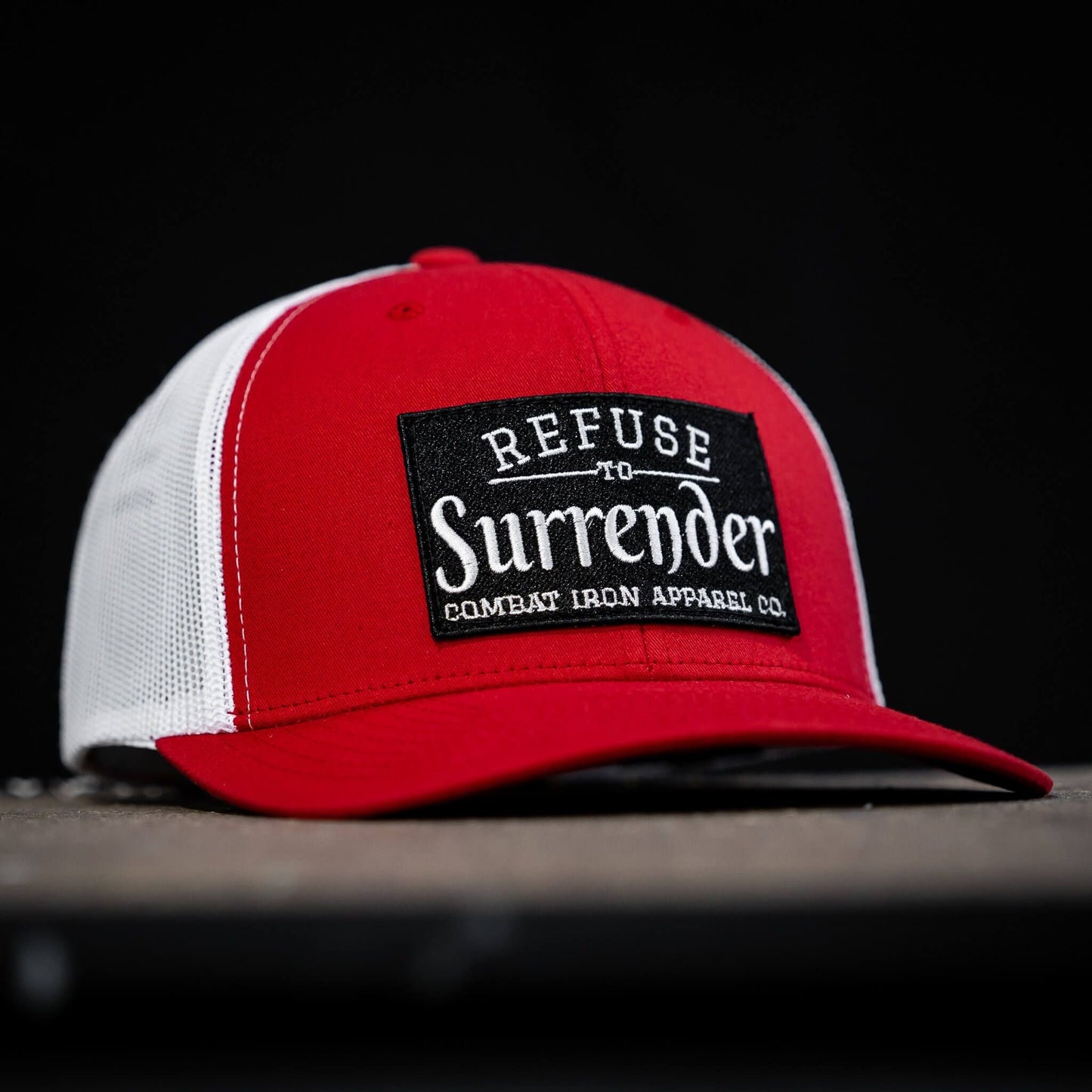 REFUSE TO SURRENDER BLACK/WHITE PATCH MID-PROFILE MESH SNAPBACK