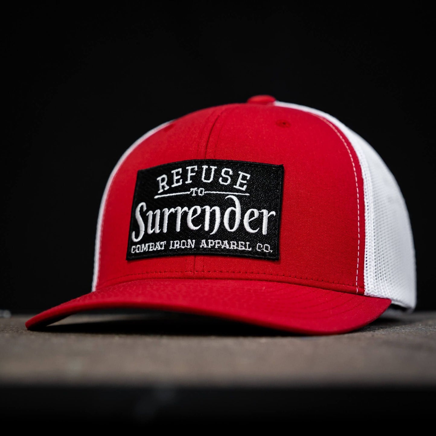 REFUSE TO SURRENDER BLACK/WHITE PATCH MID-PROFILE MESH SNAPBACK