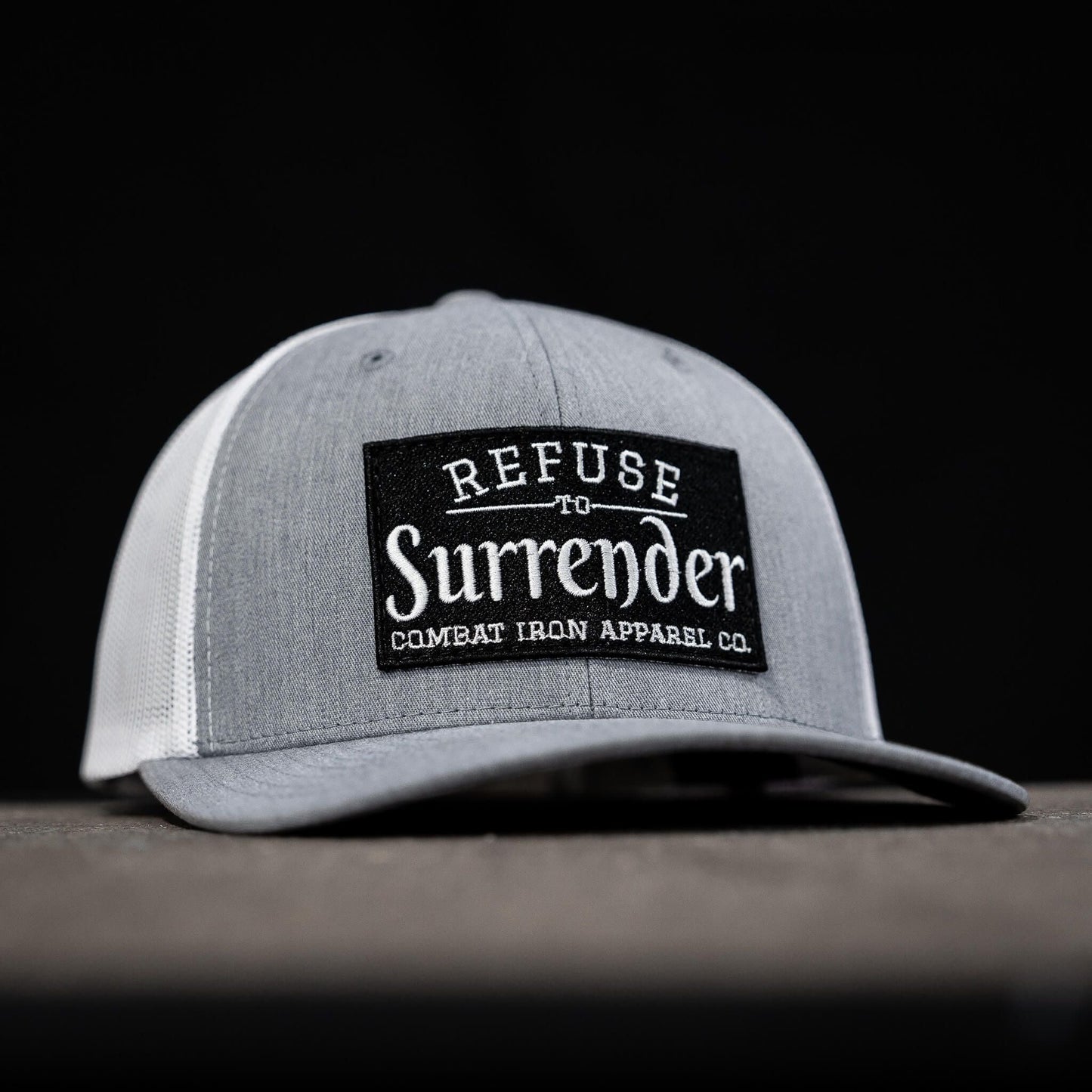 REFUSE TO SURRENDER BLACK/WHITE PATCH MID-PROFILE MESH SNAPBACK