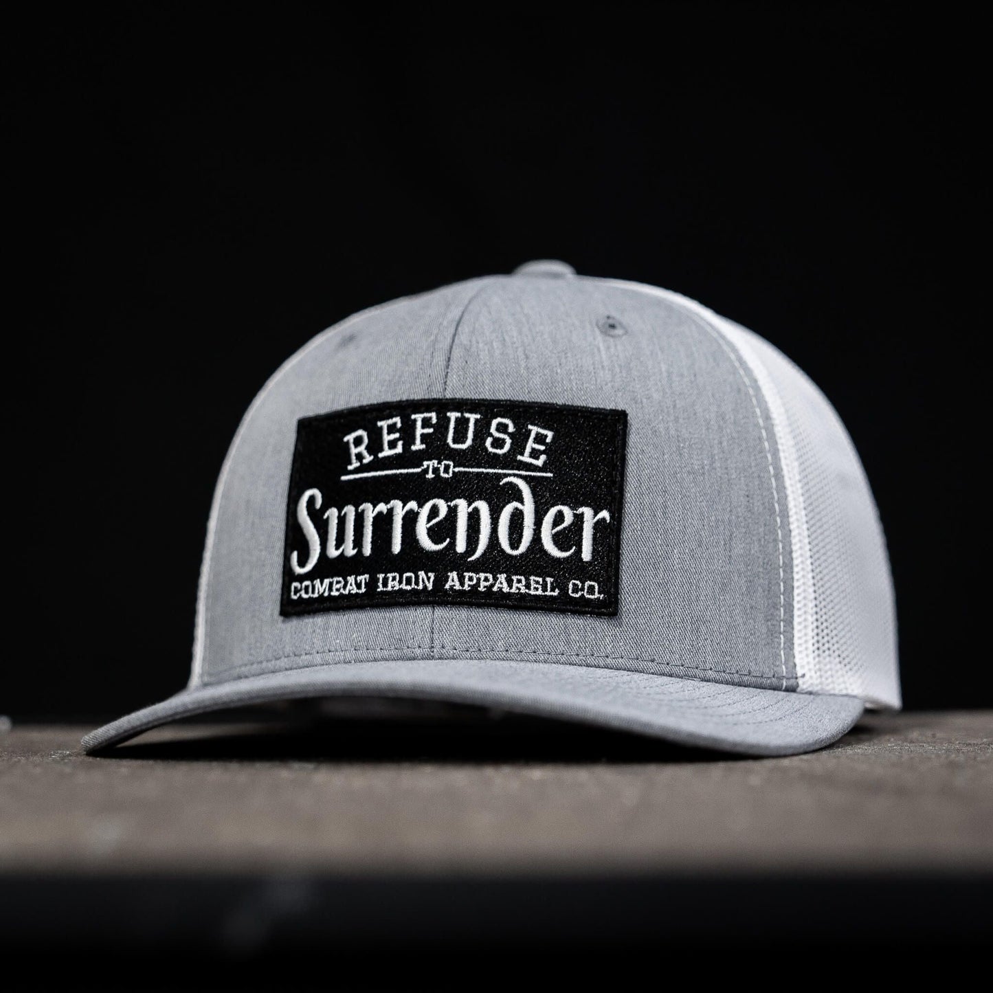 REFUSE TO SURRENDER BLACK/WHITE PATCH MID-PROFILE MESH SNAPBACK