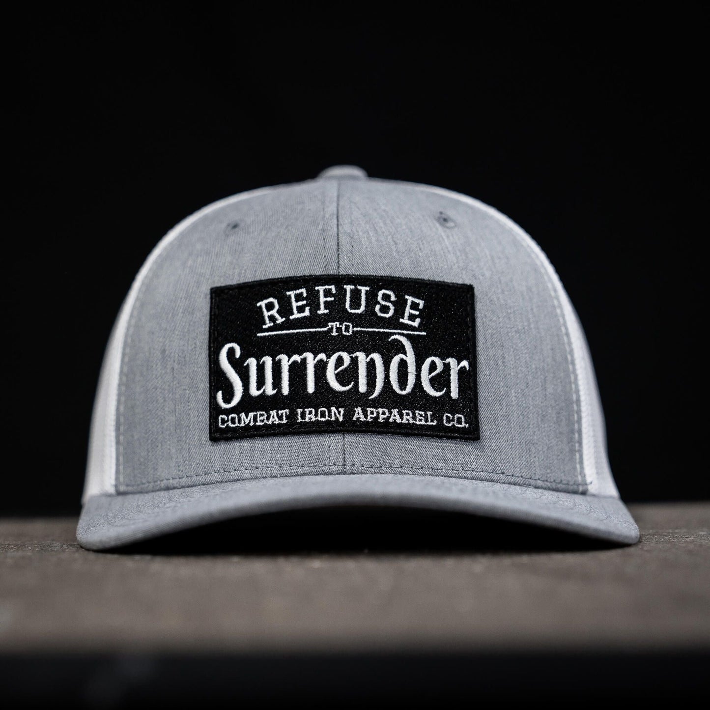 REFUSE TO SURRENDER BLACK/WHITE PATCH MID-PROFILE MESH SNAPBACK