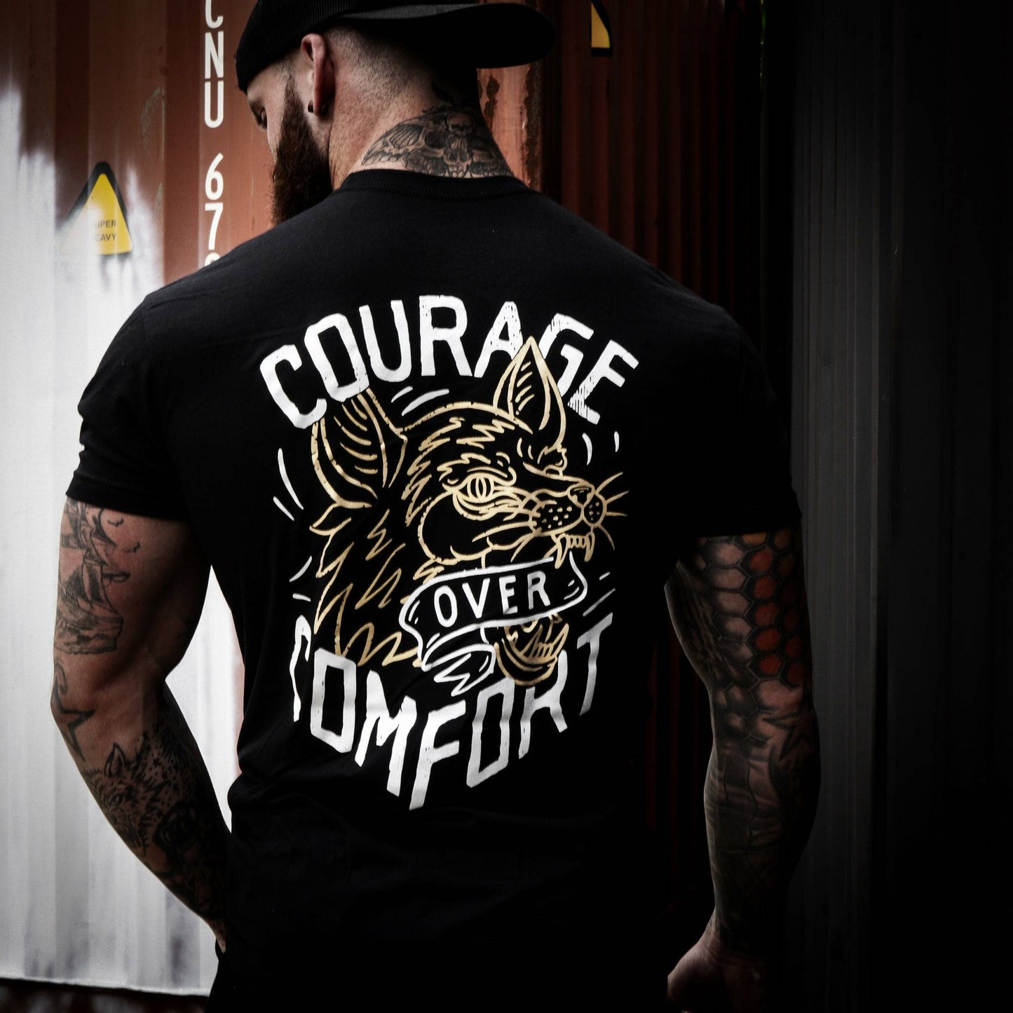 COURAGE OVER COMFORT - WOLF EDITION MEN’S T-SHIRT