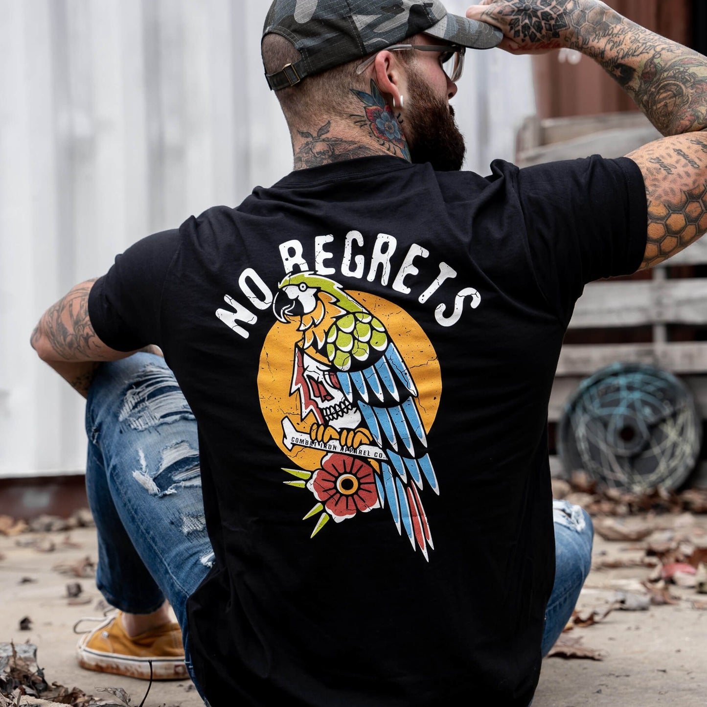 NO REGRETS PIRATE PARROT MEN'S T-SHIRT