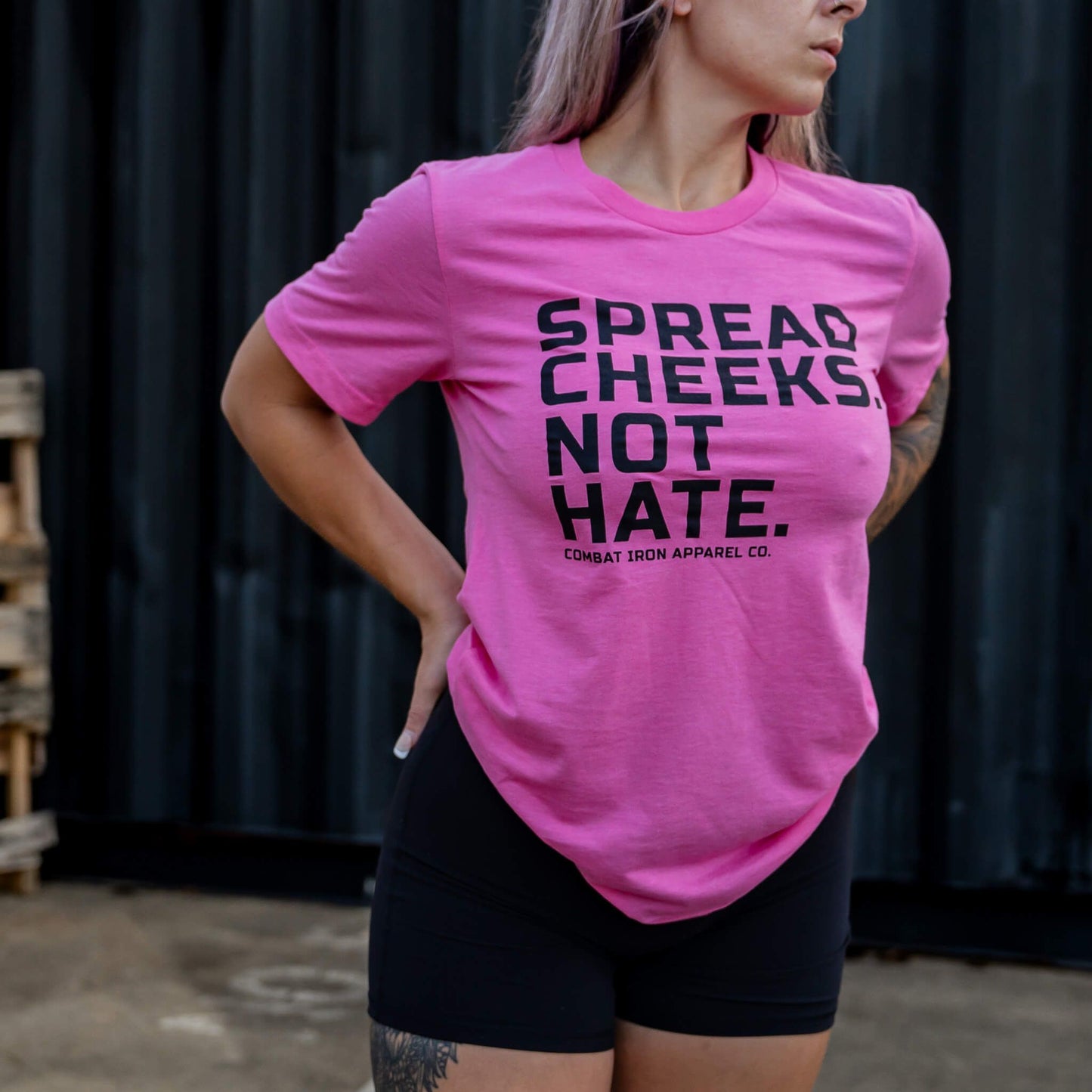 SPREAD CHEEKS. NOT HATE. MEN'S T-SHIRT