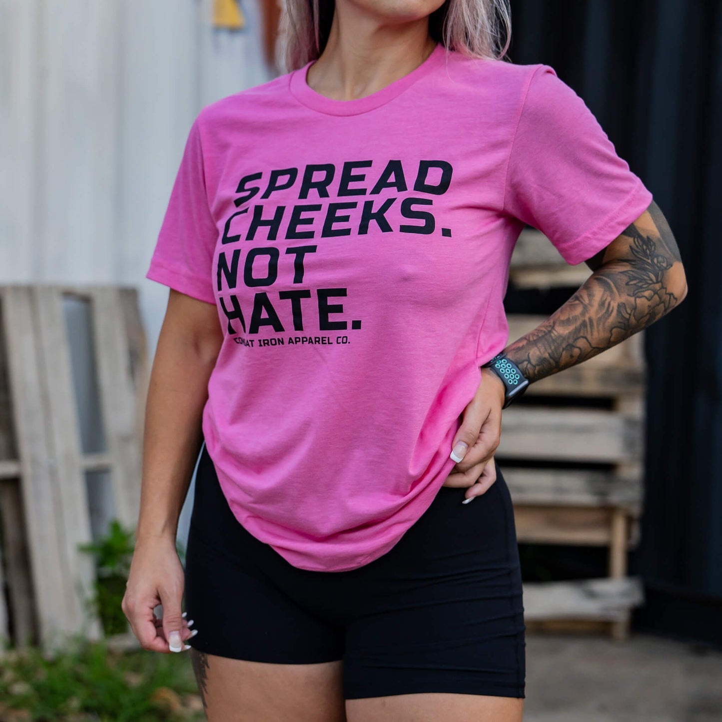 SPREAD CHEEKS. NOT HATE. MEN'S T-SHIRT