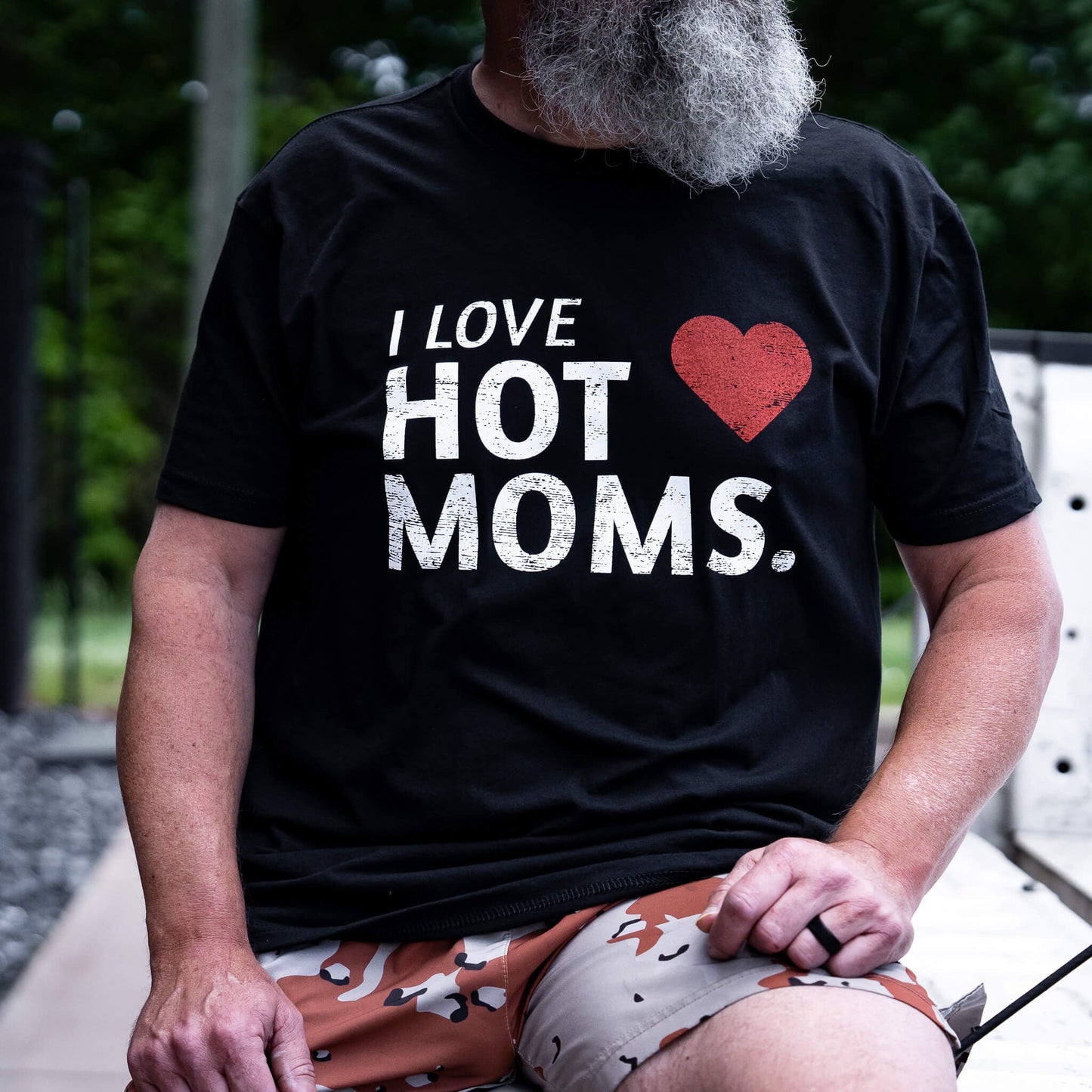 I Love Hot Moms Men's T-shirt