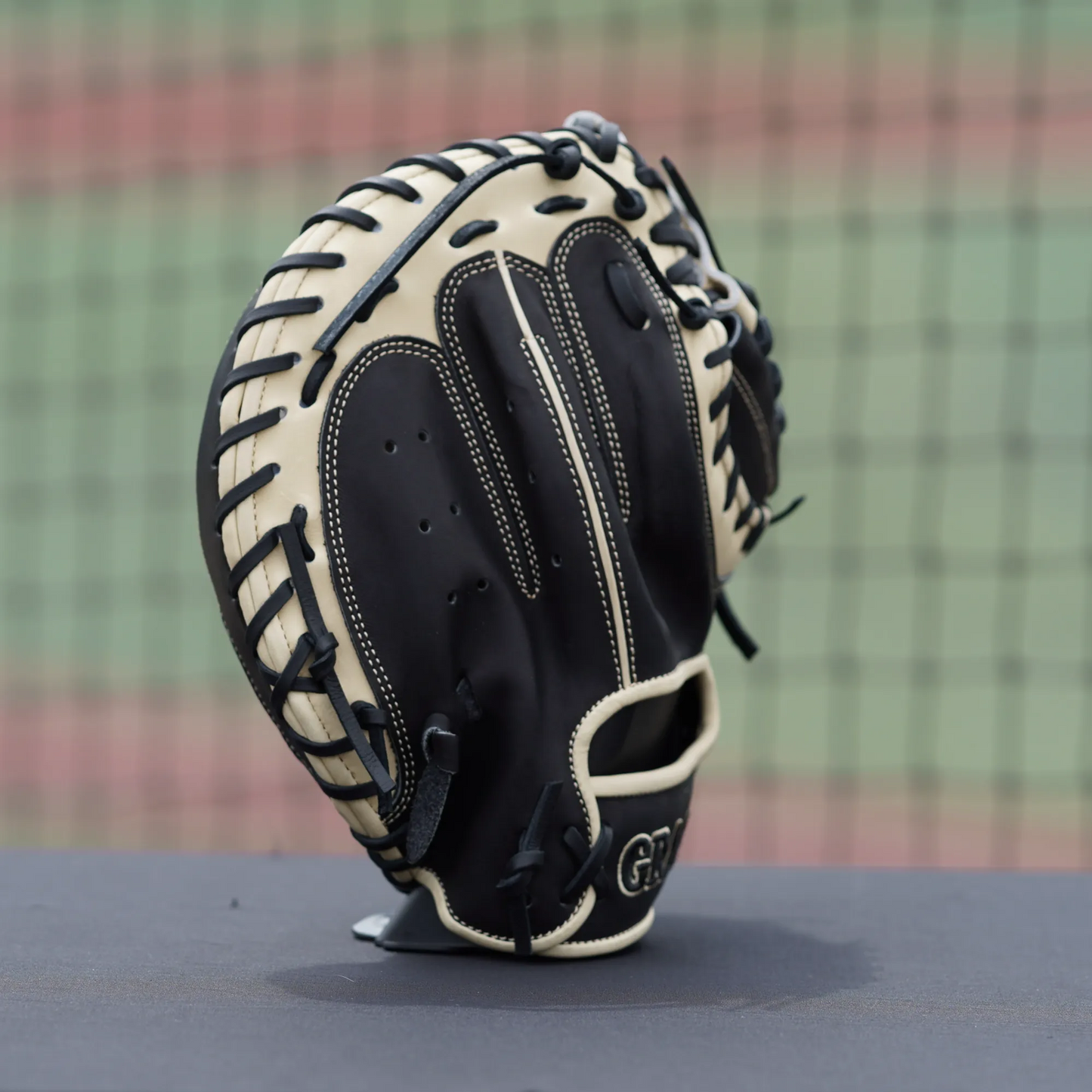 32.5" X-Closed Web Catchers Mitt Grace Glove