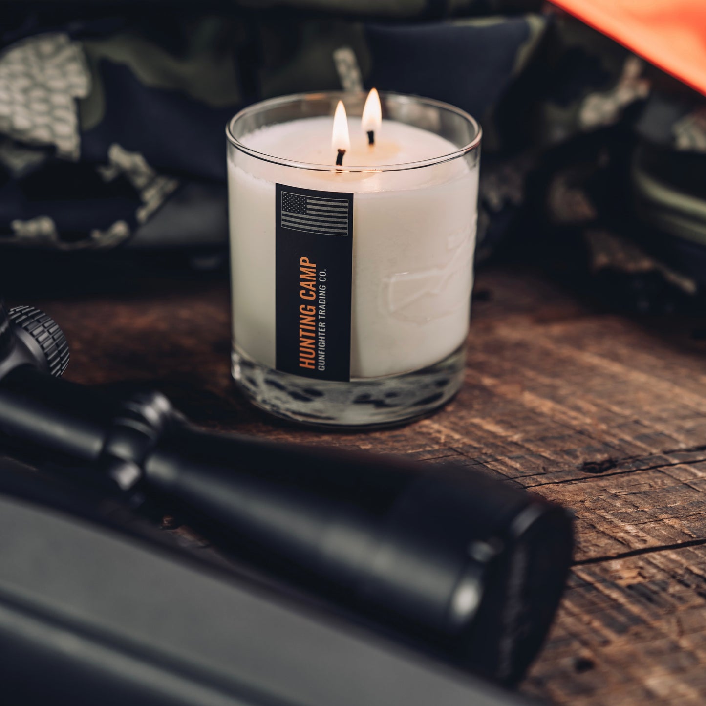 HUNTING CAMP CANDLE (EMBOSSED SCOPED RIFLE)