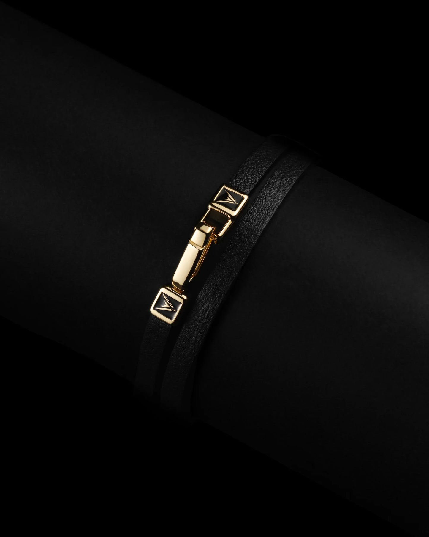 The Hitch - Black/Gold