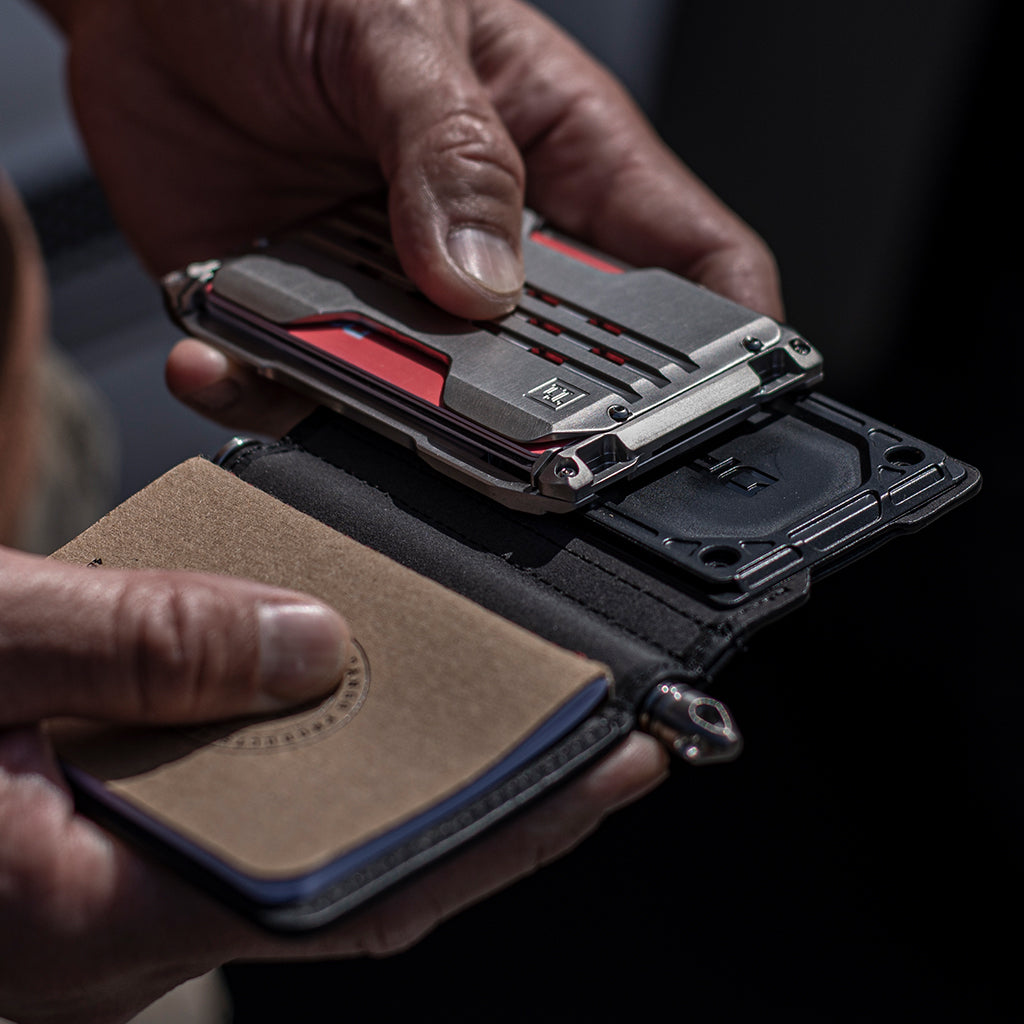 A10 ADAPT™ TITANIUM BIFOLD PEN WALLET