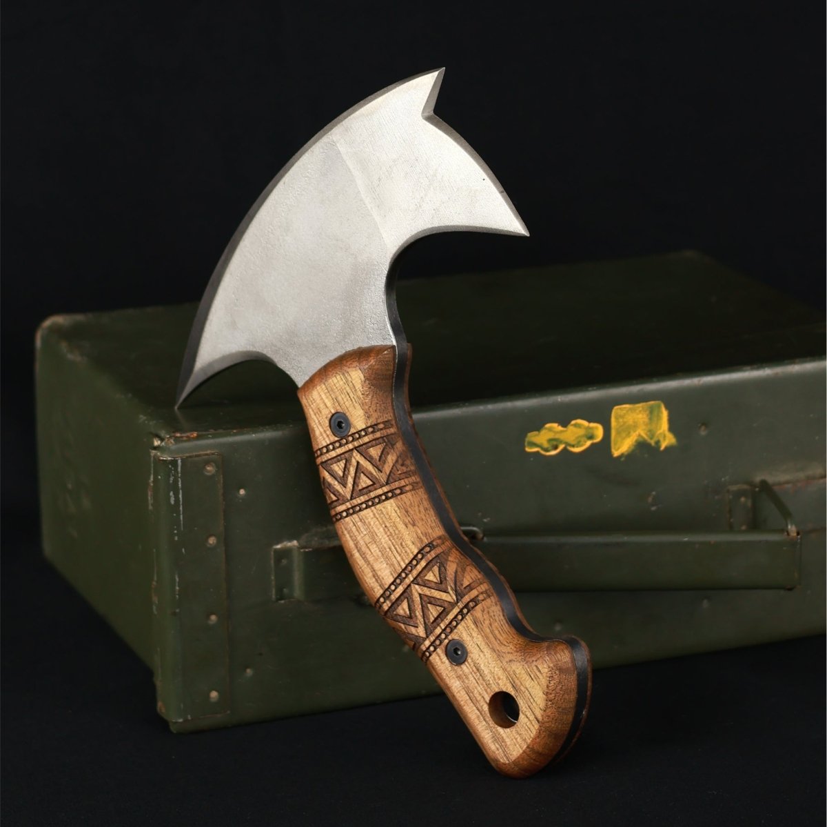 Compact tomahawk "NIKIDO" with engraved handle