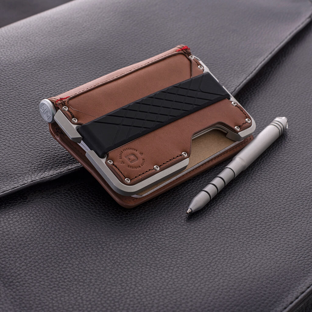 D01 DAPPER™ PEN WALLET