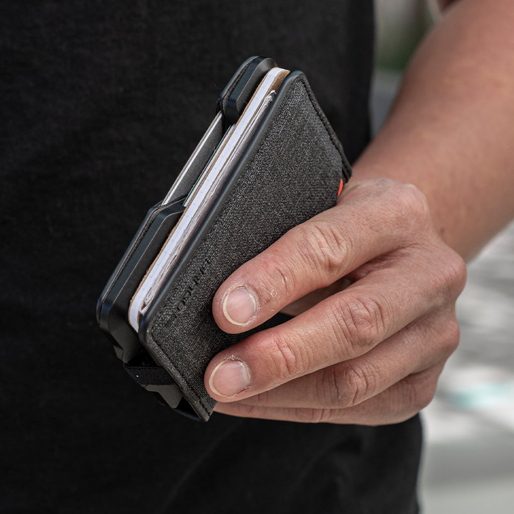 D03 DAPPER™ BIFOLD WALLET