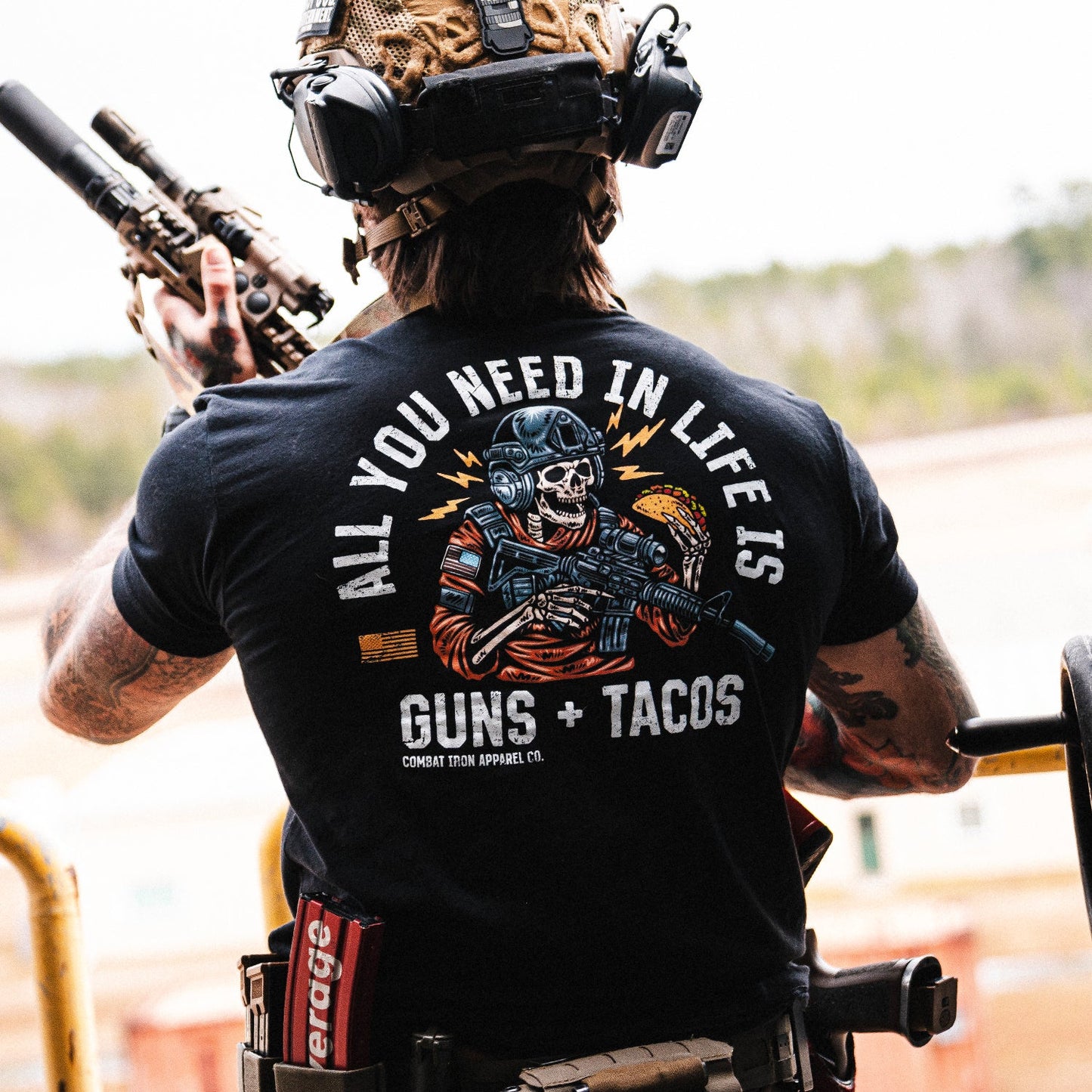 ALL YOU NEED IN LIFE IS GUNS & TACOS MEN'S T-SHIRT