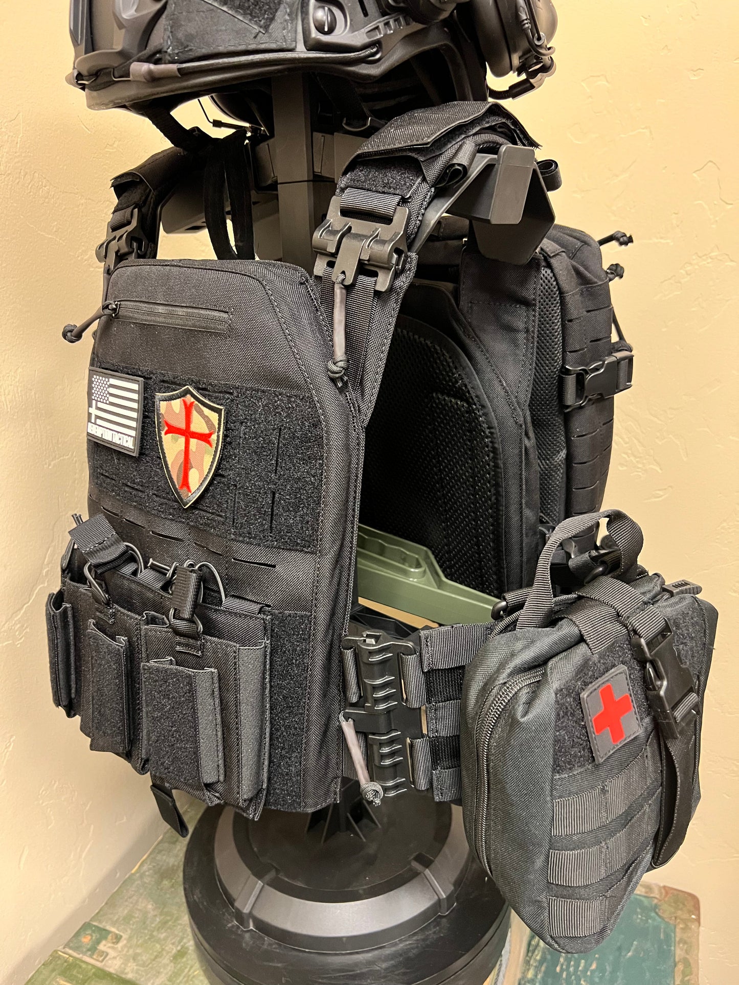 FULL KIT COMBO Crusader 2.0 XL Armor COMBO PACKAGE LIGHTWEIGHT LEVEL IV (2) 10x13.5 Front/Back Plates, Plate Carrier Bag, Medic Pouch