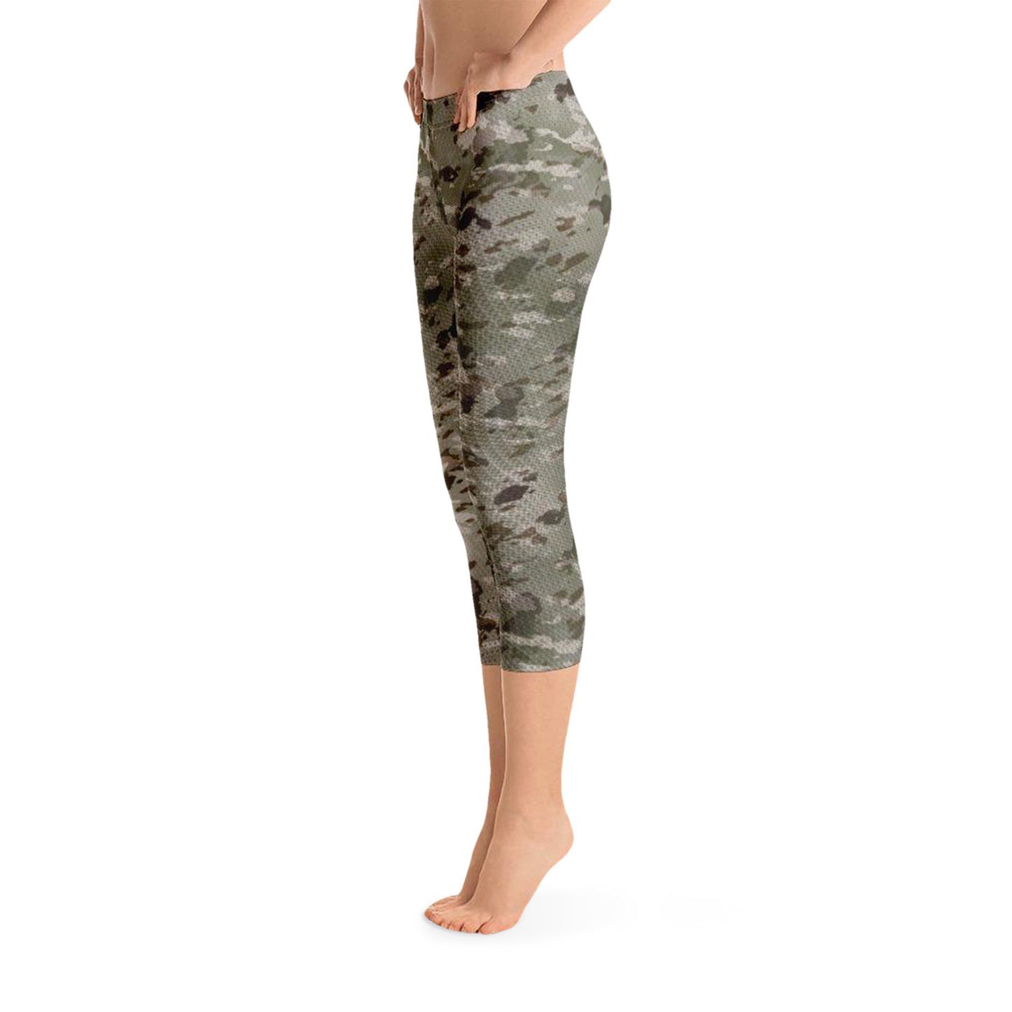 SHROWD Camouflage Capri Leggings