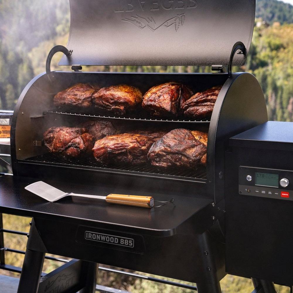 Traeger Ironwood 885 Pellet Grill