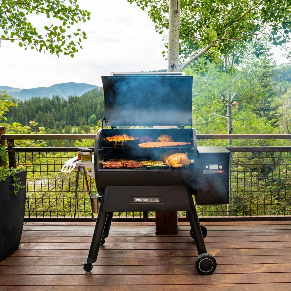 Traeger Ironwood 885 Pellet Grill